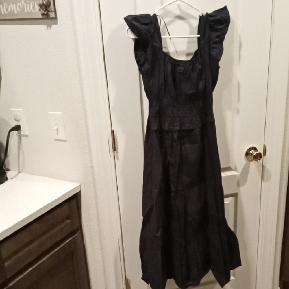 Elegant Black Ruffle Dress - Picture 2 of 2